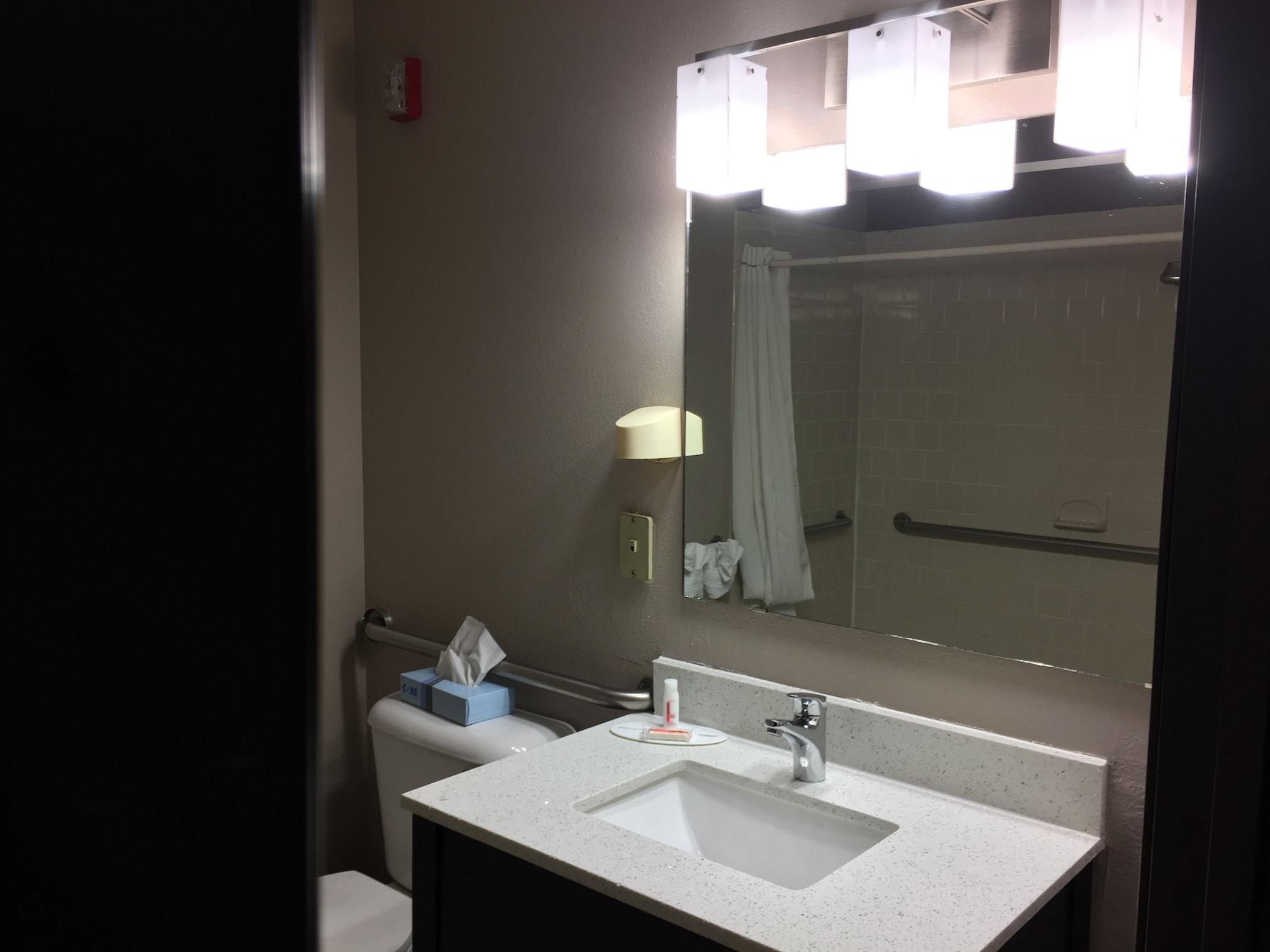 Super 8 By Wyndham Bedford Dfw Airport West Motel Ngoại thất bức ảnh