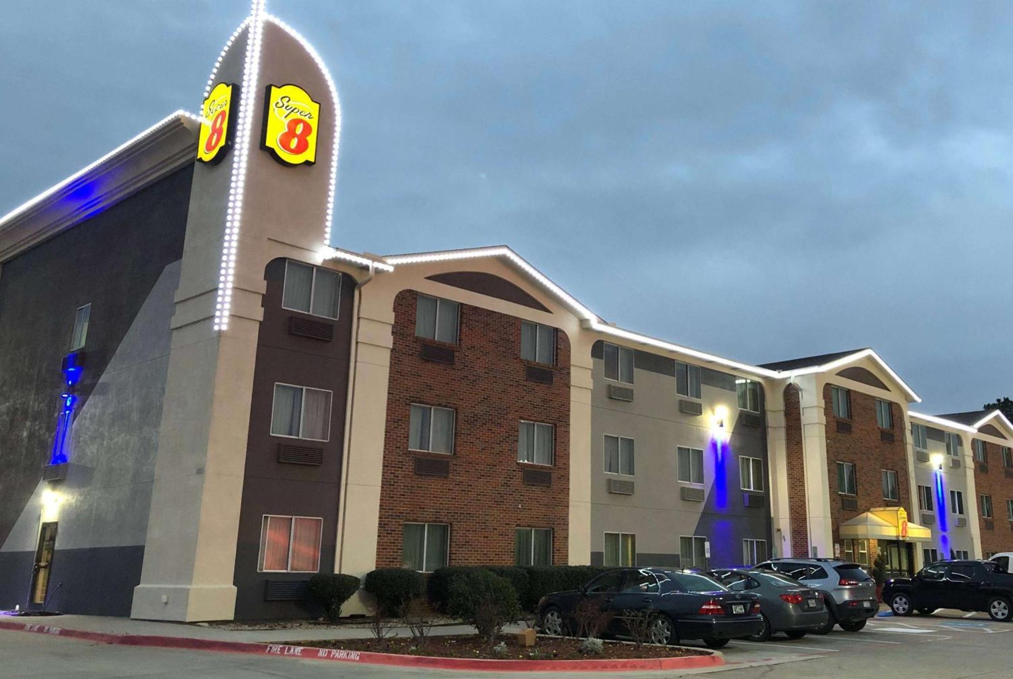 Super 8 By Wyndham Bedford Dfw Airport West Motel Ngoại thất bức ảnh