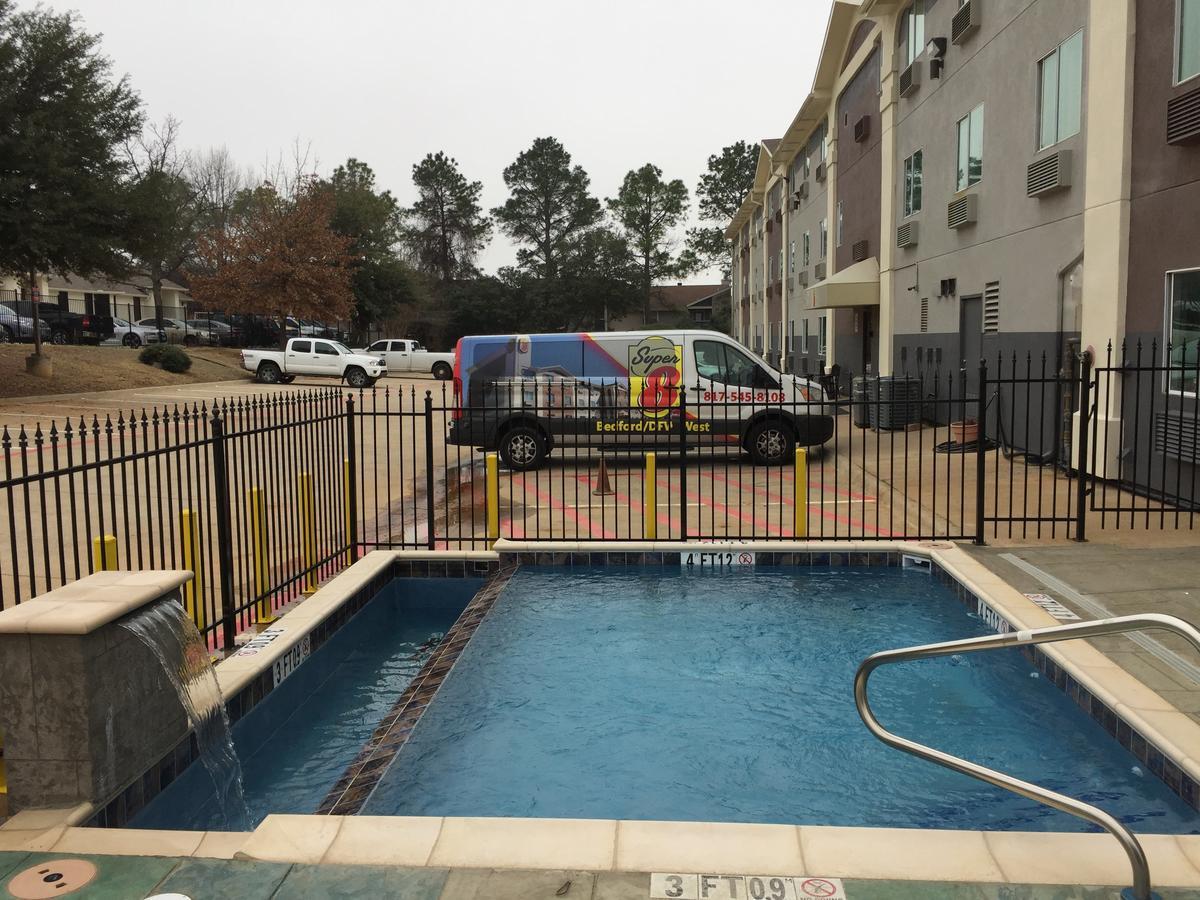 Super 8 By Wyndham Bedford Dfw Airport West Motel Ngoại thất bức ảnh