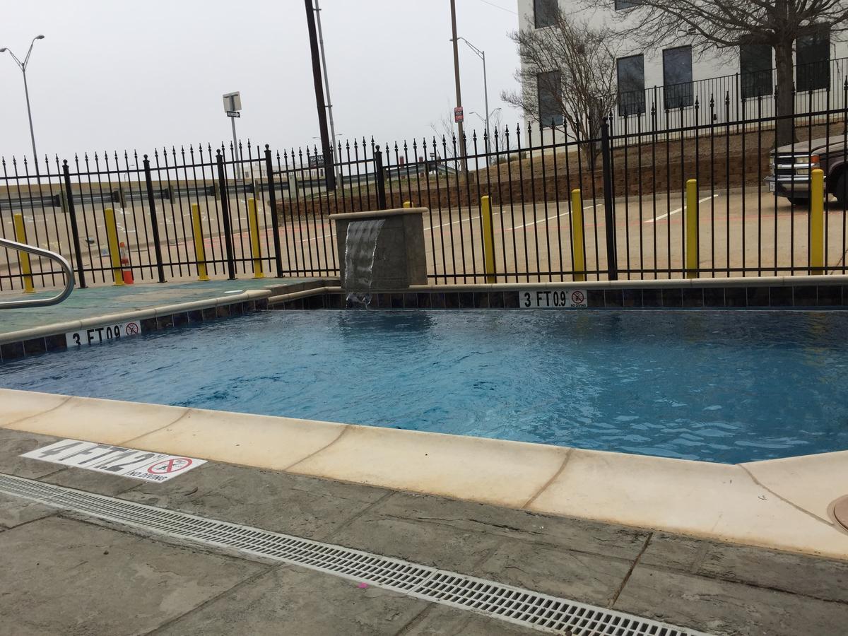 Super 8 By Wyndham Bedford Dfw Airport West Motel Ngoại thất bức ảnh