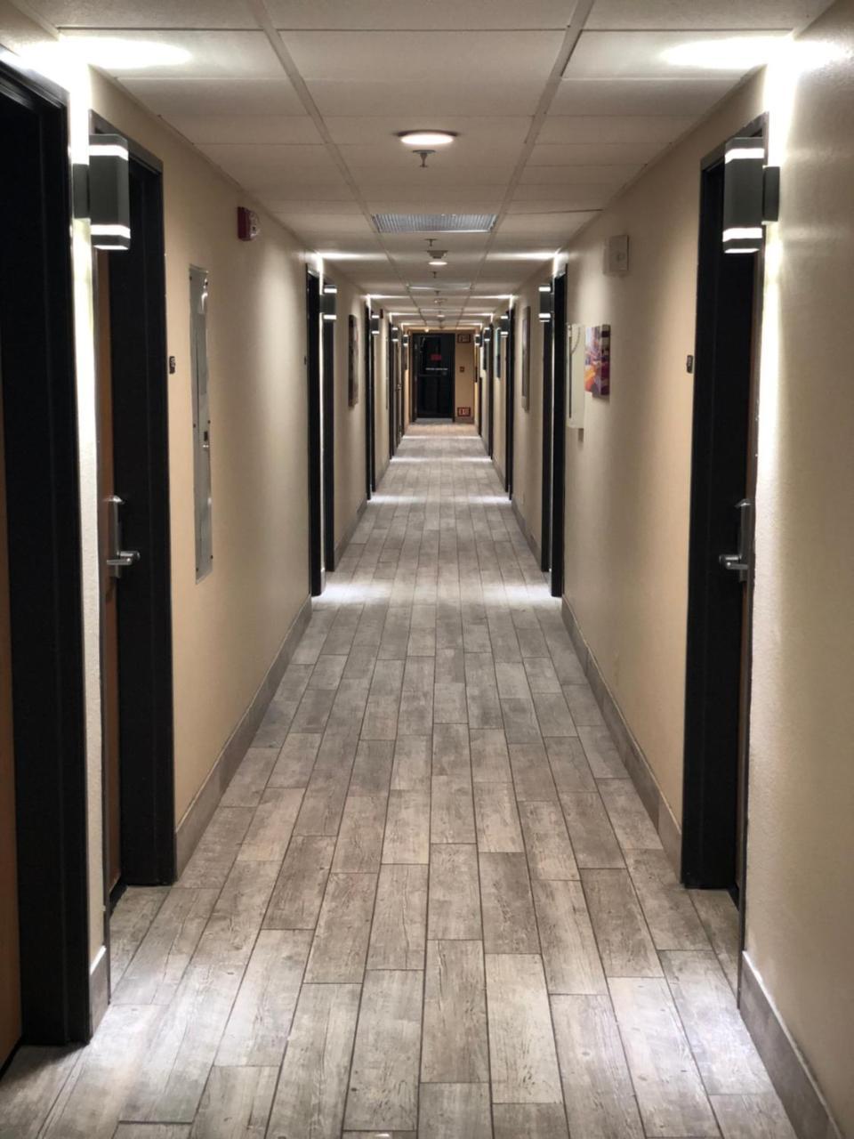 Super 8 By Wyndham Bedford Dfw Airport West Motel Ngoại thất bức ảnh